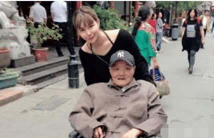 单车女孩，微信头像，单车女孩（不愿坐自行车笑”的拜金女）