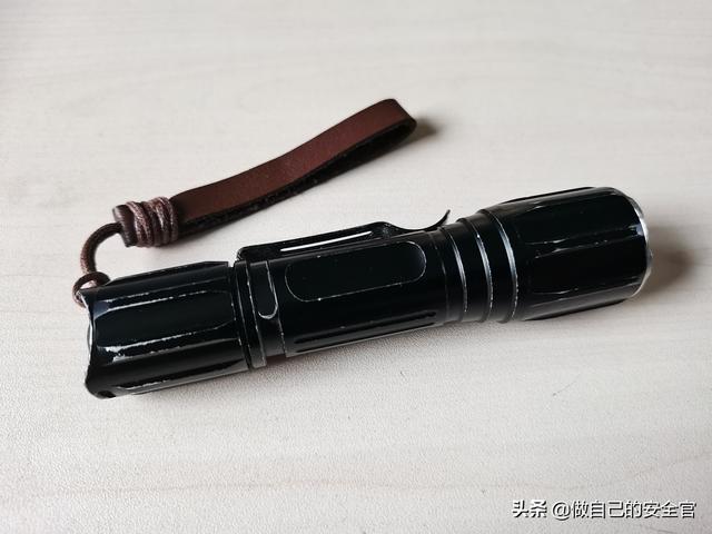 白天选择什么求救信号比较合适，白天时选择什么求救信号比较合适（在户外，这些都是救命的技能）