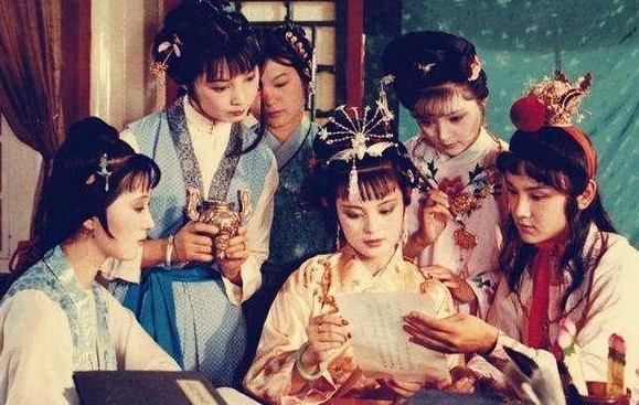 葬花吟是谁唱的，葬花吟歌词（她唱《葬花吟》红遍全国）