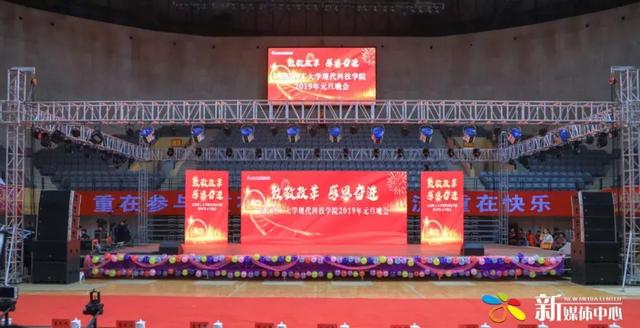 外婆的澎湖湾串词，外婆的澎湖湾串词主持人（2019元旦晚会）