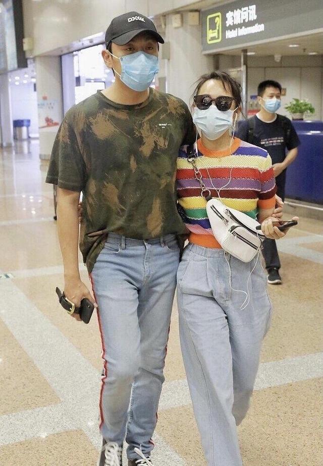 伊能静比秦昊大几岁呢，秦昊的老婆伊能静比秦昊大几岁（伊能静明明比秦昊大10岁）