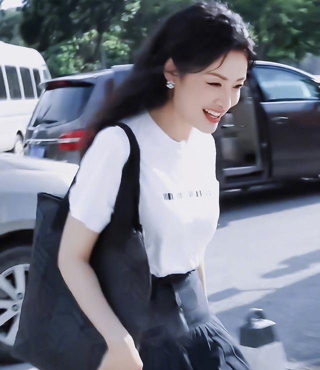 周涛个人资料，周涛个人资料及简介婚史（连续主持16届春晚）