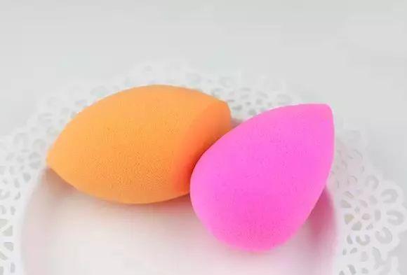 新粉扑的正确使用方法是什么，刚买的粉扑应该怎么用（一只“小小”的海绵粉扑居然有“百种”使用方法）