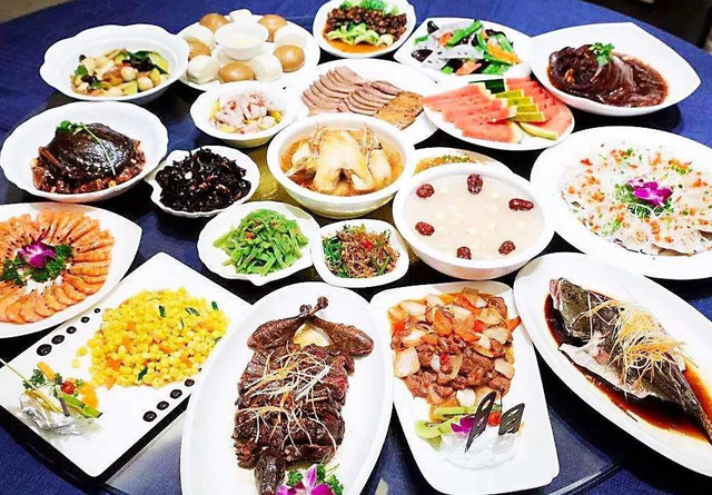 大国来说,在其最重要的传统节日里,表现得最突出的就是餐桌上的食物了