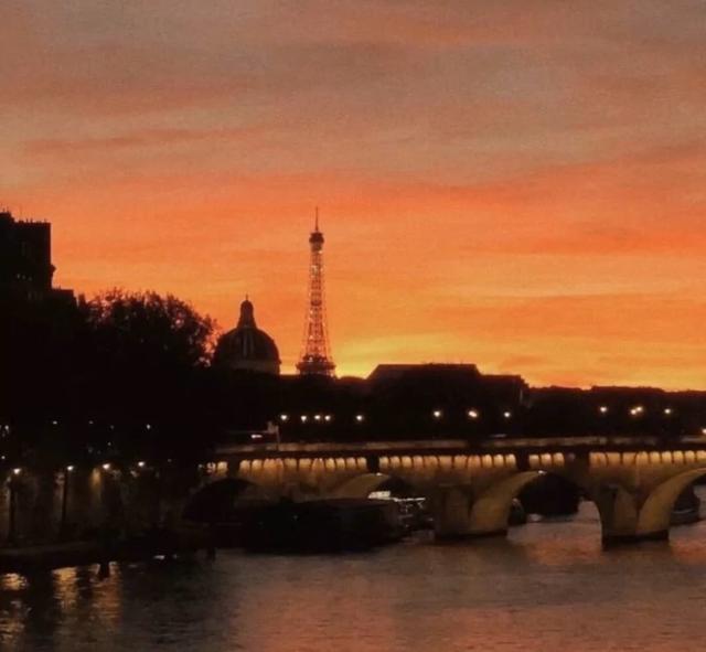 双向的奔赴才有意义.想见你  今日份朋友圈背景图，双向奔赴的相见才有意义（双向的奔赴才有意义）