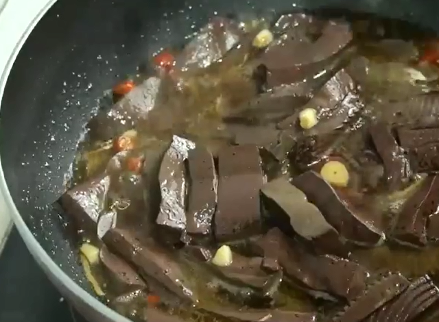 猪血的做法步骤，猪血的各种做法（真的太好吃了）