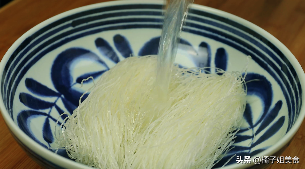 图片[3]-【白菜鸡蛋粉丝汤】做法步骤图 冬季暖心必备 鲜美可口 营养又-起舞食谱网