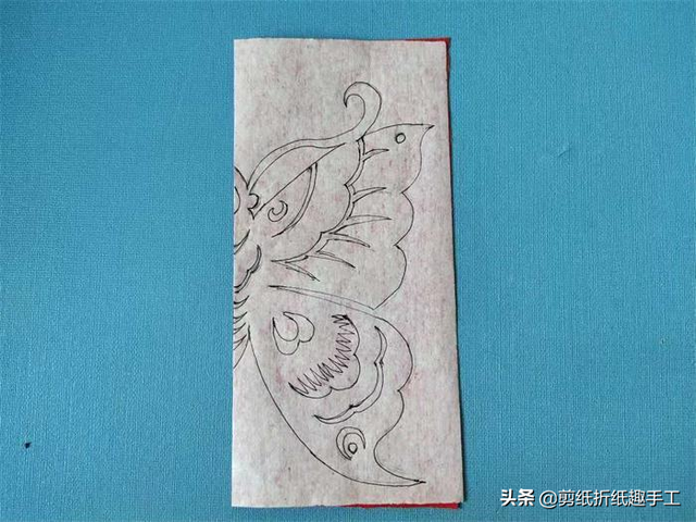 蝴蝶剪纸教程，蝴蝶剪纸教程视频（剪纸手工教程：这个蝴蝶真漂亮）
