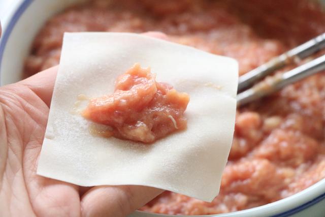 馄饨肉馅怎么做好吃，馄饨肉馅怎么做（学会再也不想去外面吃了）