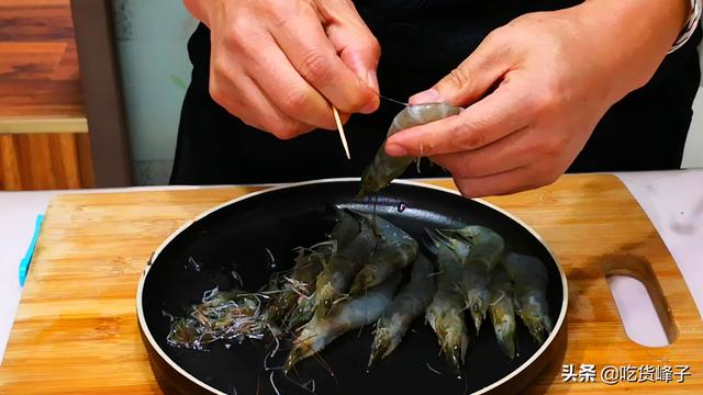 虾怎样去虾线，螺丝虾怎样去虾线（虾线到底是去掉还是保留）