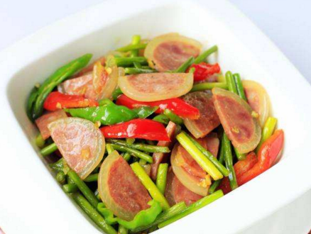 酸辣素茄子丝的做法，酸辣茄子丝怎么做好吃（营养均匀的美食）