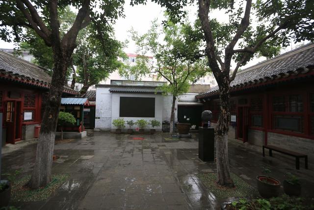 老舍的主要作品有哪些，老舍的主要作品有哪些长篇小说（《骆驼祥子》《四世同堂》《龙须沟》《茶馆》等）