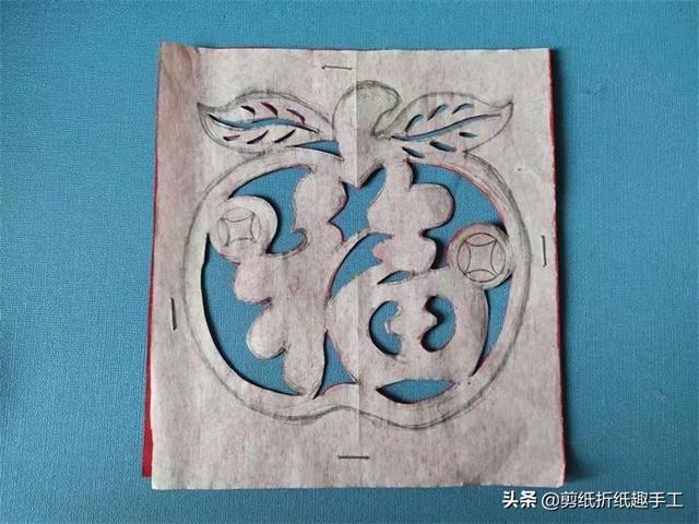 窗花福字怎么剪，过年窗花福字怎么剪（剪纸教程：过年剪个平安福）