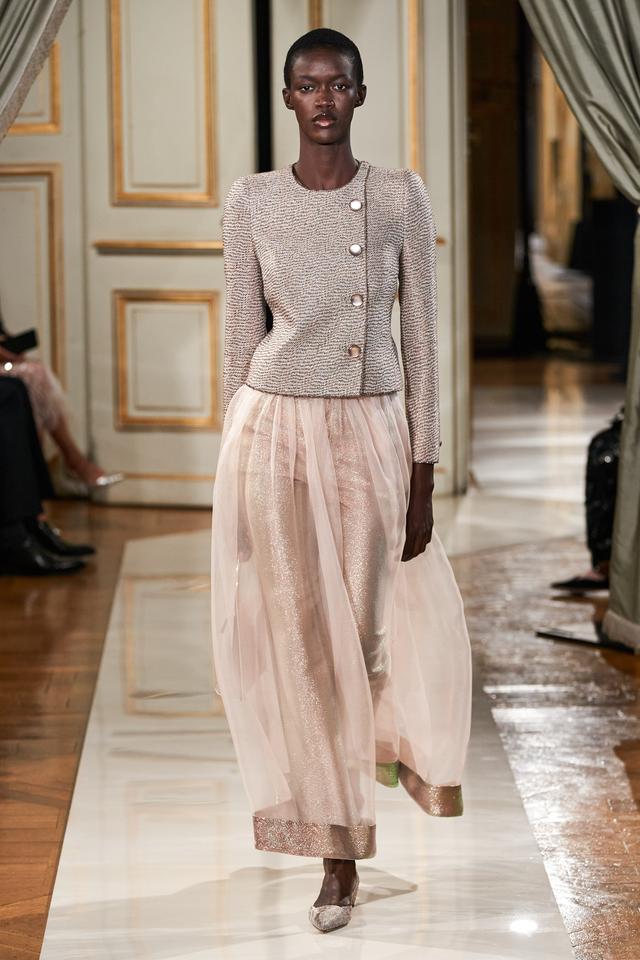 阿玛尼衣服什么档次，阿玛尼服饰什么档次（Privé2021秋季高定女装）