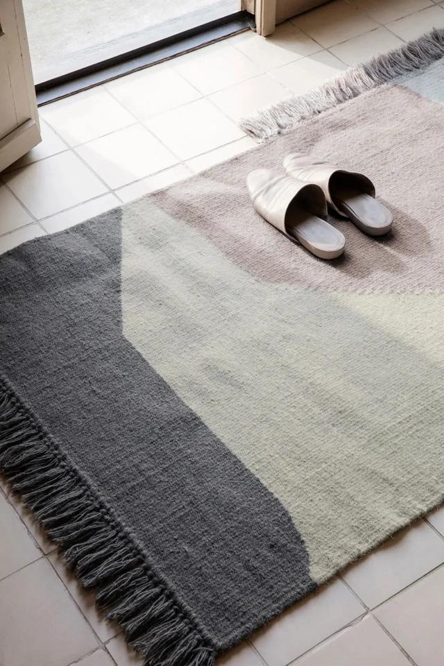 卧室如何铺地毯 卧室地毯什么材质的好，卧室如何铺地毯（全屋铺地毯有多重要）