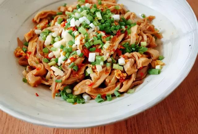 葱烧海参三种家常做法分享，葱烧海参的做法最正宗的做法（国家葱油地理：葱油）