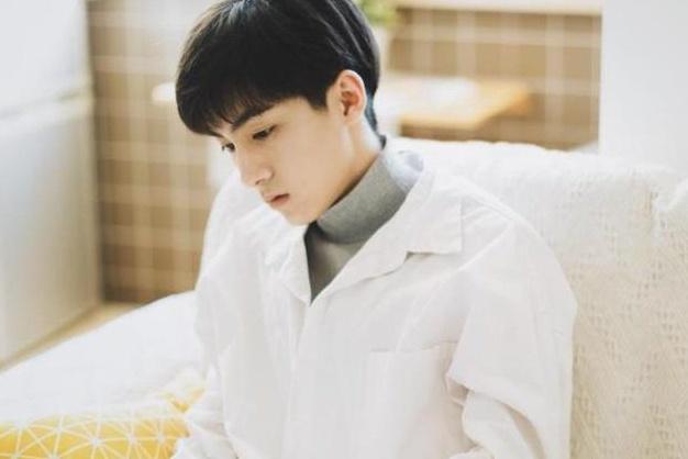 让水瓶男心软的必杀技，水瓶聊天态度看出他喜欢你（能让十二星座男心软的一句话是什么）