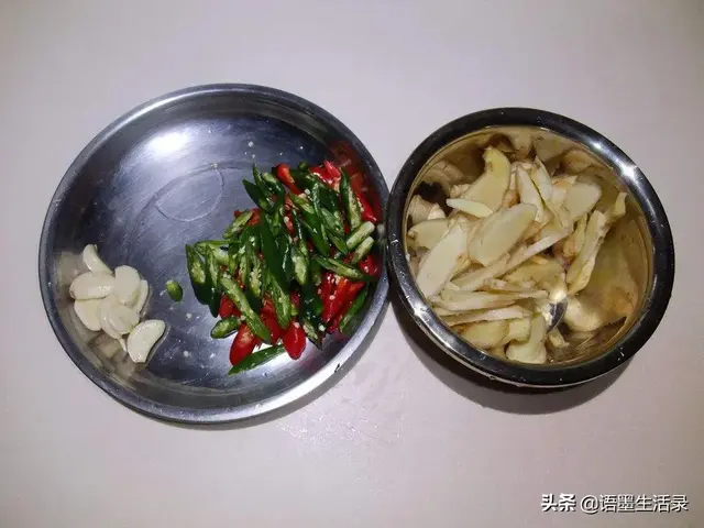子姜焖土鸭怎么做，再也不去饭店吃了