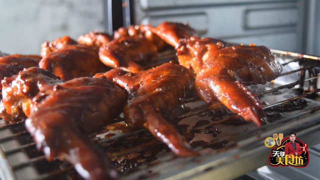 鸡翅烤箱烤多长时间，鸡翅烤箱烤多长时间合适?什么火（烤箱烤鸡翅最好吃的做法）