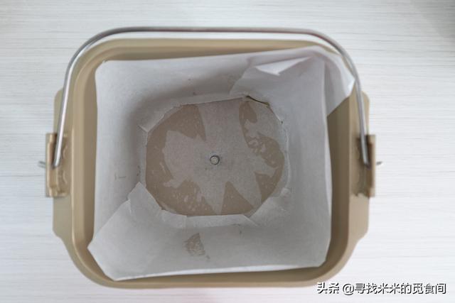 用面包机做蛋糕，怎样用面包机做蛋糕（面包机也能实现蛋糕自由）