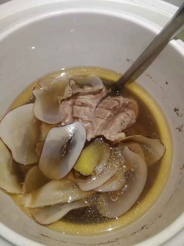 干羊肚菌如何做汤，干羊肚菌做汤怎么做（这道花胶羊肚菌汤）