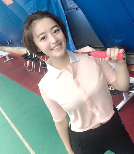 杨茗茗被停掉了在央视所有的工作,她的微博认证中也没有了"cctv5主持