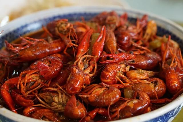 小龙虾哪里可以吃，小龙虾哪些部位可以吃（中国人吃小龙虾地图）