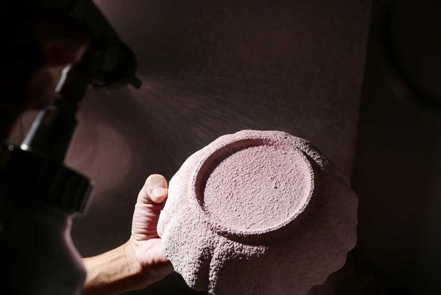 开片和冰裂有什么区别，汝窑怎么开片最漂亮（冰裂纹青瓷的成因与特色）