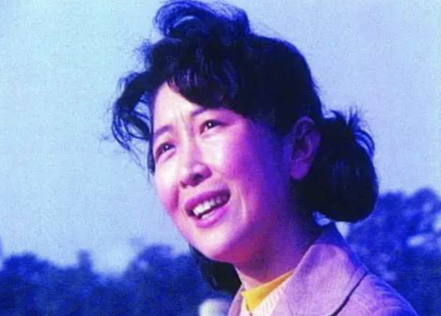 唐国强两段情：前妻除夕夜自杀，二婚娶小12岁妻子，成人生赢家