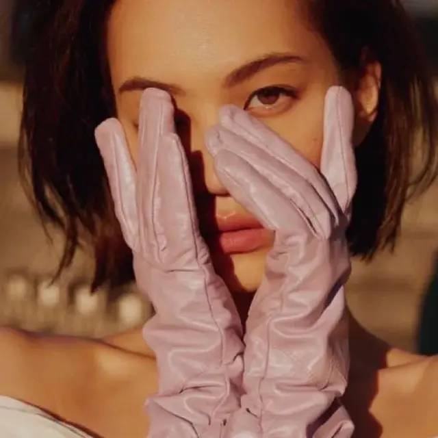 超拽霸气女生头像，女生头像霸气超拽 ᴮᵉ ⁿᵉⁱᵗʰᵉʳ ᵍᵉⁿᵗˡᵉ ⁿᵒʳ ⁱⁿᵈⁱᶠᶠᵉʳᵉⁿᵗ.微信（什么事都可以努力）