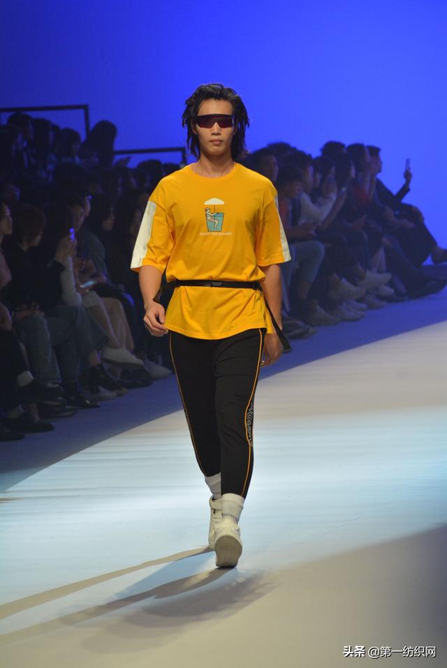 a21是以纯吗，a21 以纯（以纯线上品牌A21登陆春季广东时装周）