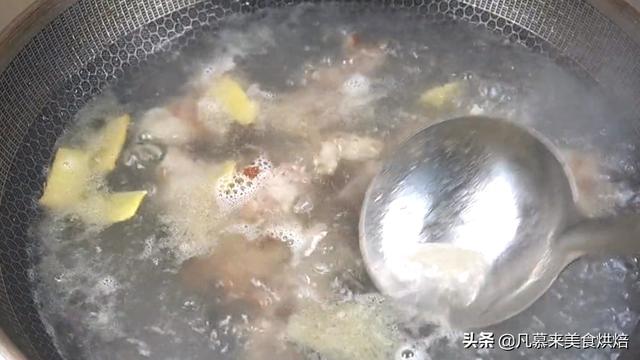 煲老藕是什么意思，我锅中煲老藕（跟着武汉煨汤非遗传承人学做莲藕排骨汤）