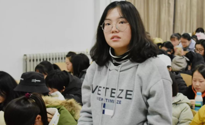 三本学校学费大概多少（学费两万的三本和学费五千的专科）