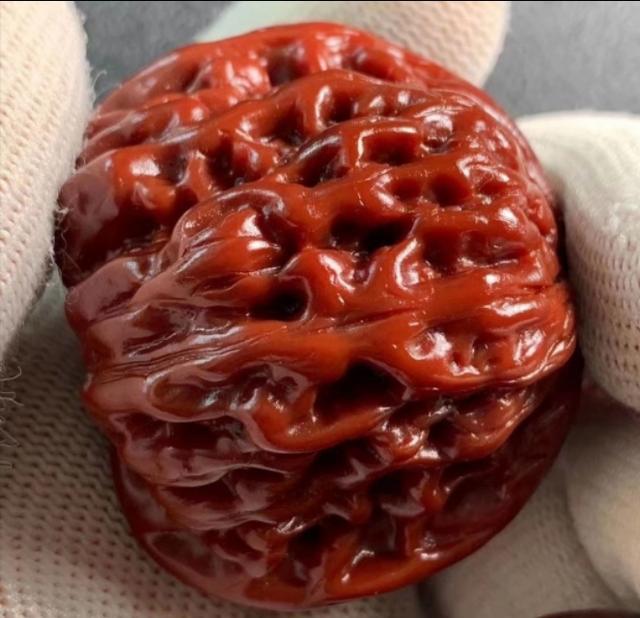 文玩核桃怎么盘，汗手文玩核桃怎么盘（怎样盘出一对晶莹剔透、包浆浑厚的核桃）