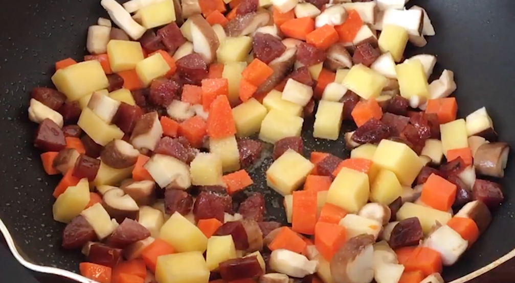 圖片[5]-【雞蛋香菇燜飯】做法步驟圖 孩子也不挑食了 天冷就愛這樣吃-起舞食譜網(wǎng)