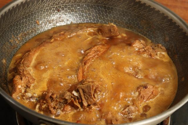 炖排骨汤的做法，如何炖排骨汤呢（记住“1泡2炒3焖”）