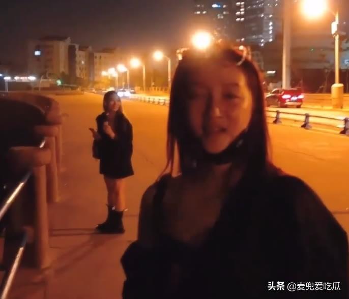 乡村非主流是什么意思，乡村非主流简称（动作怪异像乡村非主流）