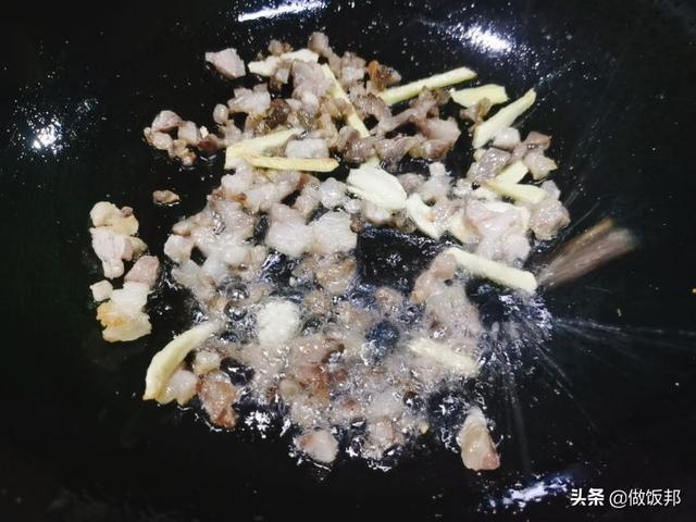 家常炒酸菜，家常炒酸菜的做法（秋天毛豆和酸菜一起炒）