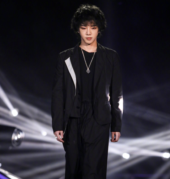 华晨宇哥谭歌词，华晨宇的全部歌曲歌词（这12首歌希望能让大众感到快乐）