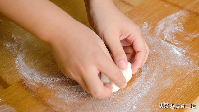 怎样做发面烧饼，怎么发面把烧饼烙得又软又好吃（新手零失败的发面饼做法）