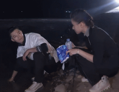 窦骁何超莲分手原因，何超莲窦骁分手是真的吗（其实人家的恩爱都藏在细节里）