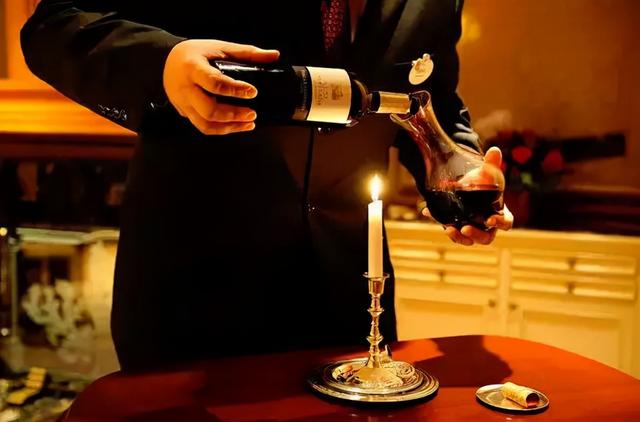 如何让红酒快速醒酒，怎样快速醒红酒（史上最全的葡萄酒醒酒指南）