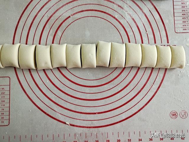 馒头蒸多少分钟就可以了，馒头一般蒸多少分钟（馒头这样蒸真简单）