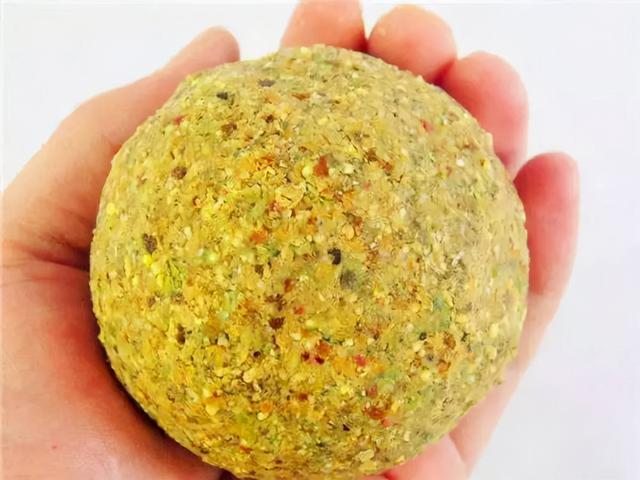 秋冬钓鲫鱼窝料配方，冬季钓鲫鱼的窝料配方（温度越低越好用）