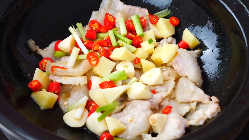 图片[5]-【香菇炖豆腐】做法步骤图 出锅香气四溢 汤汁配米饭也香-起舞食谱网