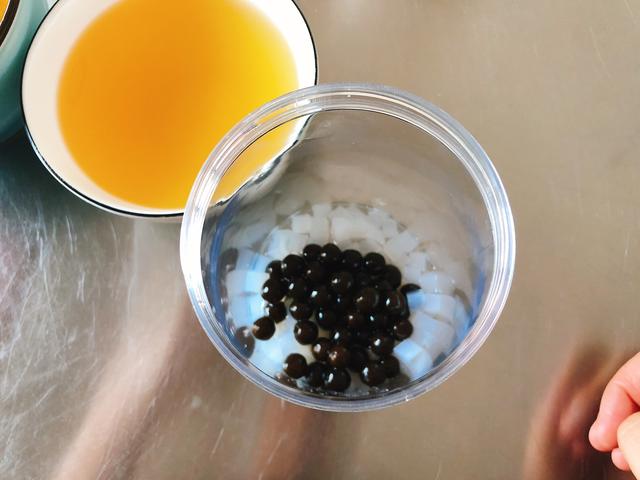 百香果双响炮的做法步骤，百香果双响炮怎么做（Coco火爆的百香果双响炮冰饮做法）