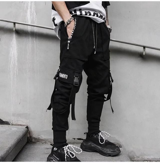 朋克风格服装怎么下这个定义呢，朋克服饰样式风格特点（教你快速入门赛博朋克-机能风穿搭）