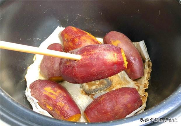 电饭锅蒸红薯的做法，电饭锅蒸红薯的做法不加水会不会干锅（把红薯直接扔进电饭锅）
