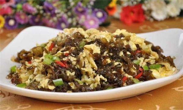 地曲莲怎么吃，吃地曲莲有什么好处（晒干的野生地皮菜价格100元/斤）