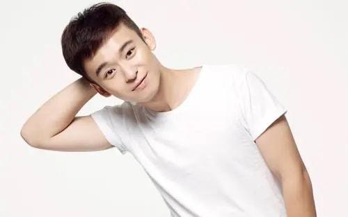 周星驰的老婆叫什么，他是周星驰电影的小人物（谁是周星驰的老婆）